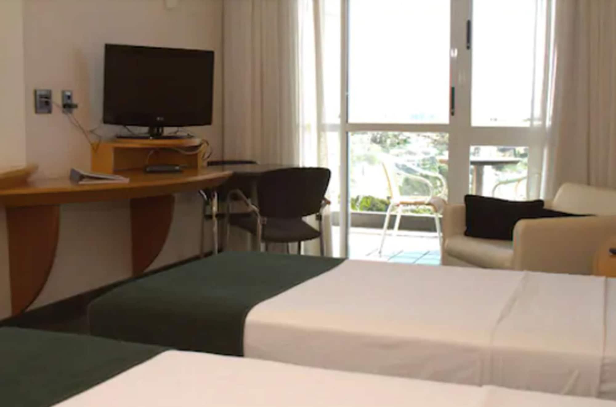 Hotel Senac Ilha Do Boi Віторія Екстер'єр фото A room at the hotel