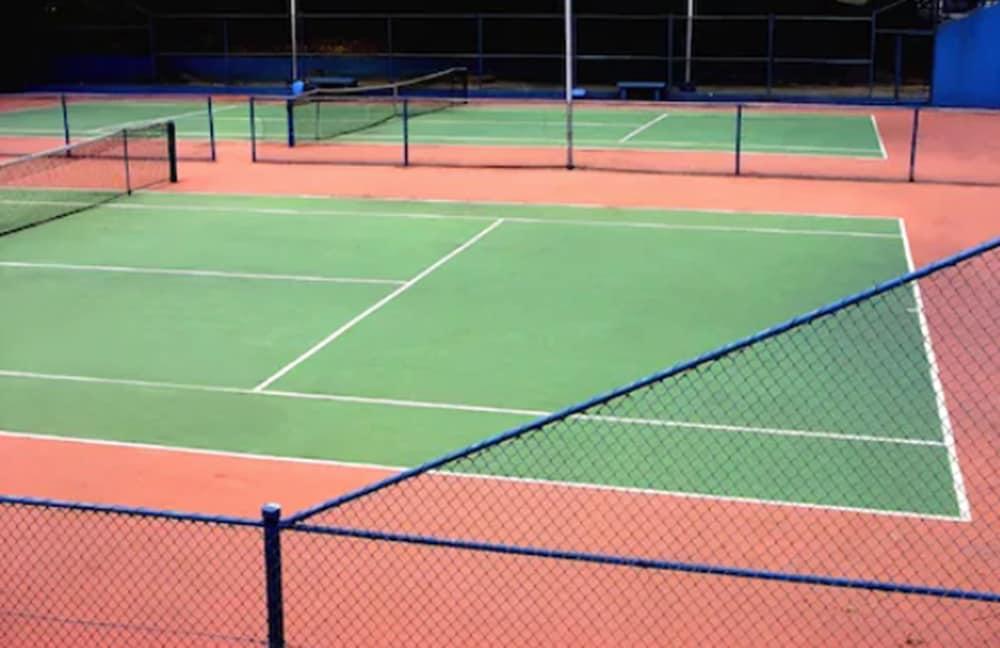 Hotel Senac Ilha Do Boi Віторія Екстер'єр фото Tennis courts