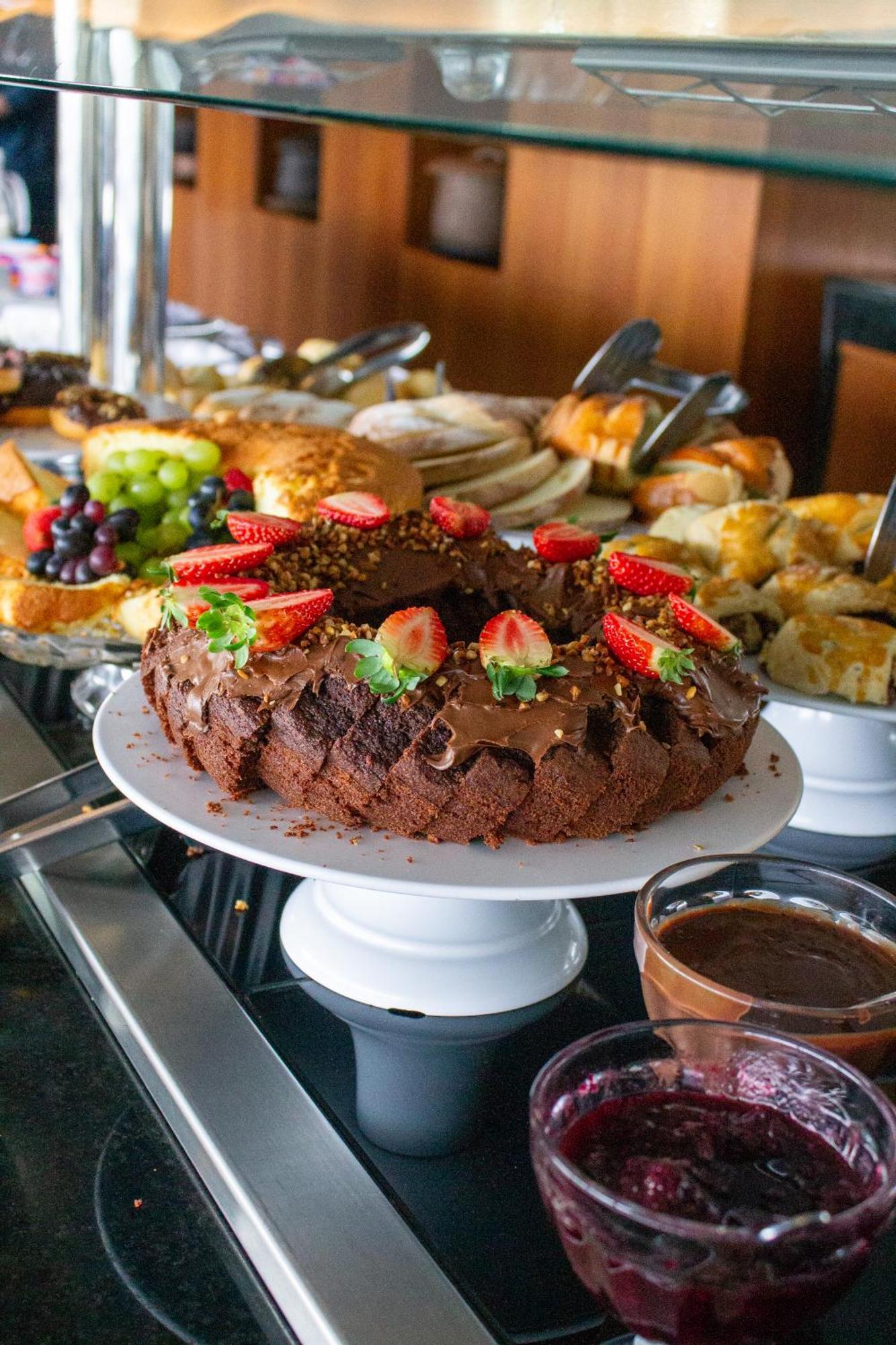 Hotel Senac Ilha Do Boi Віторія Екстер'єр фото A chocolate cake
