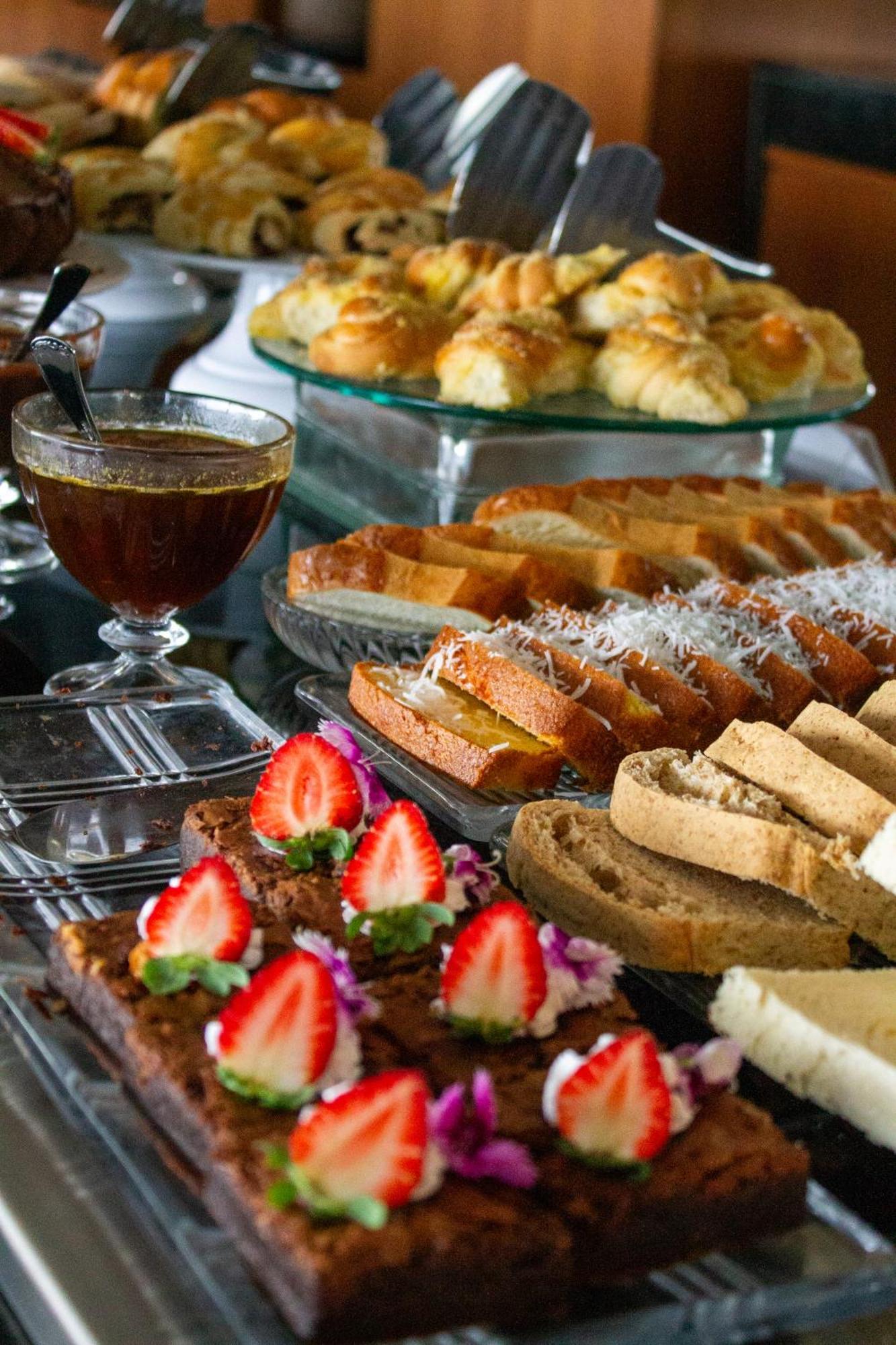 Hotel Senac Ilha Do Boi Віторія Екстер'єр фото A selection of Italian pastries